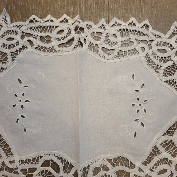 White Lace Placemats - Picture 4 of 4
